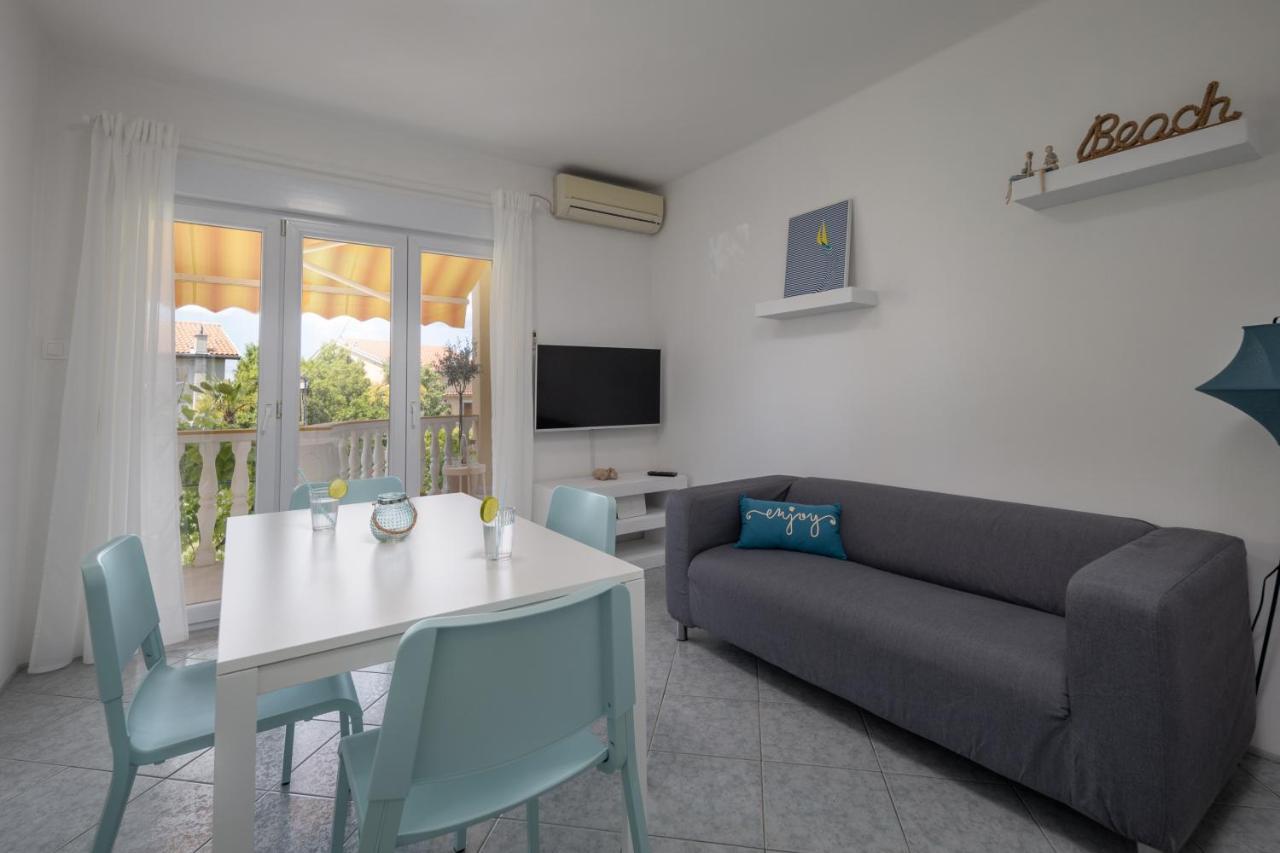 Apartment App Blue, *
